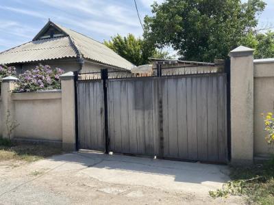 Продаётся кирпичный дом.
Без ремонта. Район - Кирпичный