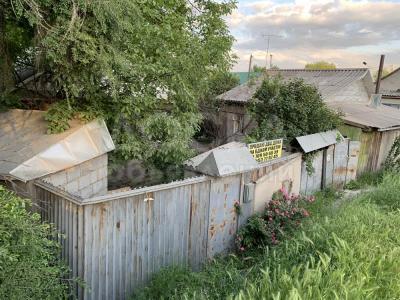 Продаю дом 2 дома на 1участке-ком. 59+45кв. м., этаж-1, 6-сот., стена кирпич, Осмонкула 199.