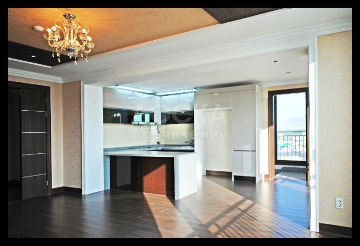 Продаю квартиру 3-ком., 140кв. м., этаж - 3/10, ул.Ахунбаева пер.Тыналиева,