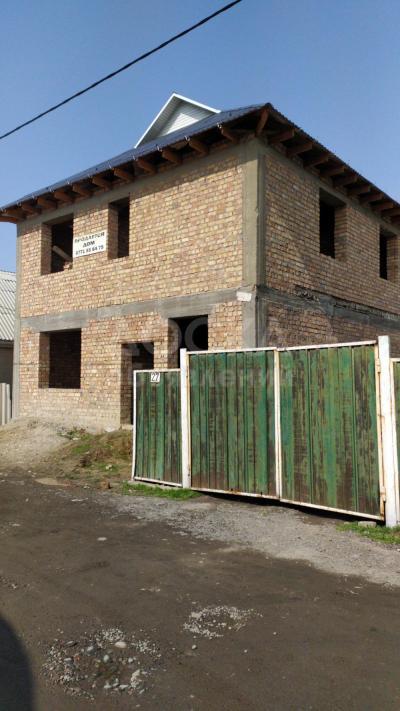 Продаю дом 10-ком. 200м/квкв. м., этаж-2, 5-сот., стена кирпич, Ж.м Келечек ул.2.