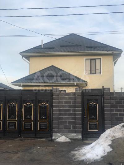 Продаю дом 8-ком. 224кв. м., этаж-2, 3-сот., стена кирпич, ж/м Кара Жыгач.