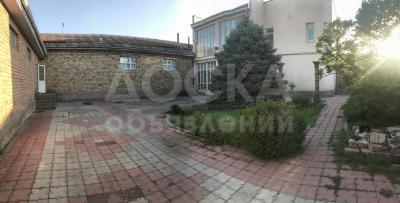 Продаю дом 5-ком. 300кв. м., этаж-2, 6-сот., стена кирпич, Молодая гвардия/Жибек Жолу.