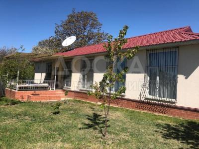 Продаю коттедж 8-ком. 10кв. м., этаж-1, 10-сот., стена кирпич, Чолпом-Ата, Бактуу-Даланатуу.