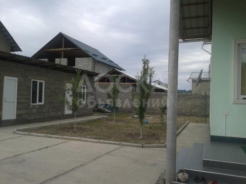 Продаю дом 5-ком., 138кв. м., этаж-2, 5-сот., стена кирпич, Новопавловка ж/м алтынордо.