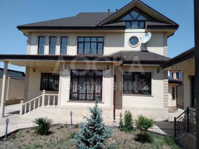 Продаю дом 10-ком. 350кв. м., этаж-3, 6-сот., стена кирпич, мкр Курманбек 20 улица дом 7.