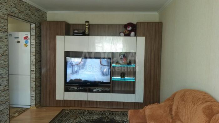 Продается 1 комн. кв. 2-х уровневая, 104 серия, 1/4, 9 мкр, Б/П, 51 500 $, Не угловая, с мебелью + парковка + кладовка в подвале