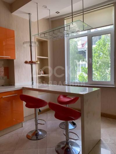 Продаю 3-комнатную квартиру, 127кв. м., этаж - 2/3, ауца.