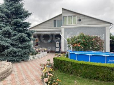 Продаю дом 4-ком. 230кв. м., этаж-2, 8-сот., стена кирпич, Киргизия 1.