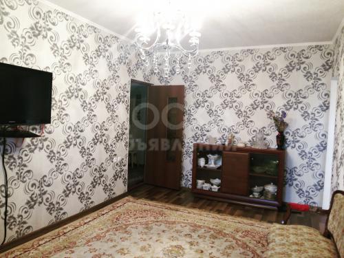 Продаю квартиру 4-ком., 80кв. м., этаж - 4/4, г. Ош,центр города.