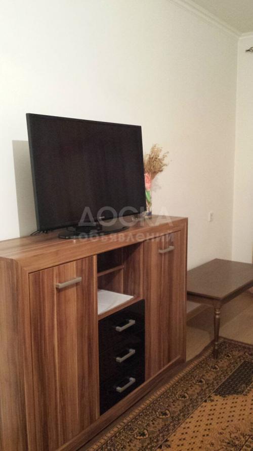 Продаю квартиру 2-ком., 50кв. м., этаж - 2/5, 10 микрарайон.