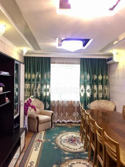 Продаю полдома 4-ком. 100кв. м., этаж-1, 4-сот., стена кирпич, Симферопольский переулок. д31.