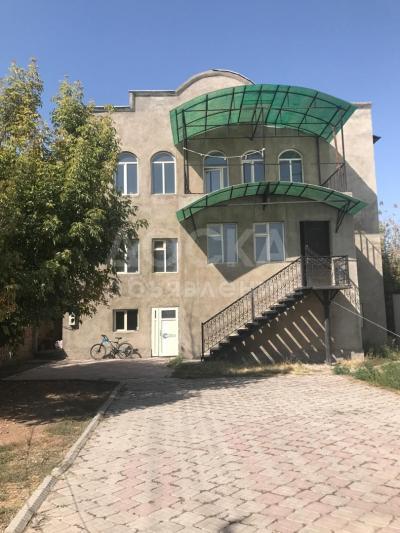 Продаю дом 14-ком. 600кв. м., этаж-3, 7-сот., стена кирпич, с. Лебединовка.