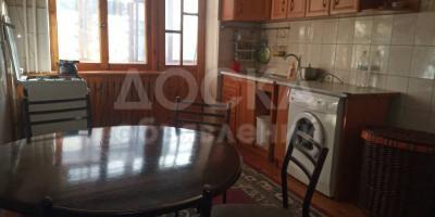 Продаю 4-комнатную квартиру, 82кв. м., этаж - 3/5, Калыка Акиева.