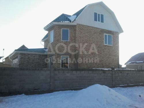 Продаю дом 8-ком., 240кв. м., этаж-3, 5-сот., стена кирпич, Военно-Антоновка.