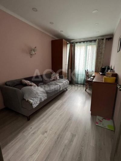 Продаю 4-комнатную квартиру, 74кв. м., этаж - 1/5, жд вокзал.