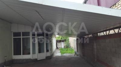 Продаю дом 6-ком., 135кв. м., этаж-1, 4-сот., стена кирпич, Фрунзе -Молодая гвардия .