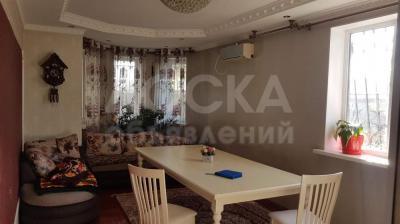 Продаю дом 6-ком., 160кв. м., этаж-2, 9-сот., стена кирпич, Кырк-кыз 60б.