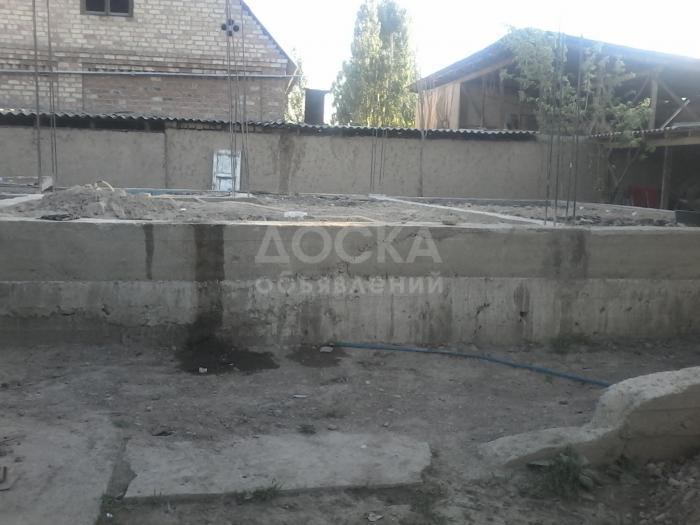 Продаю участок под строительство, 2.6 га Пол участок с готовый фудоментов высокий на 2этажный дом 2.6га +слив туалет 9метр сарай +ворота Ак-босого ул20!,