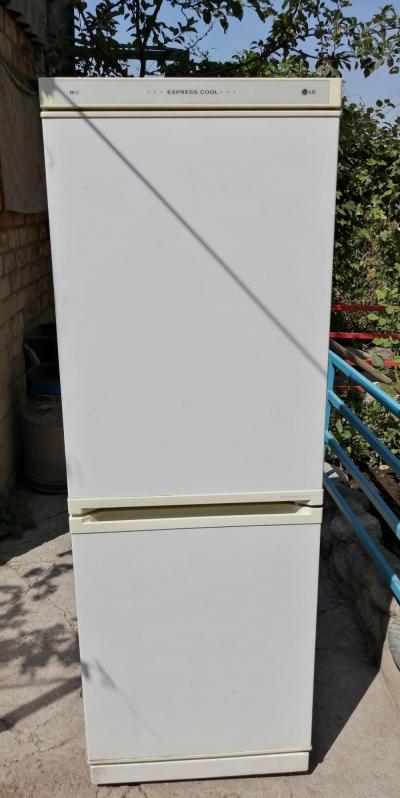 Продаю холодильник с гарантией!