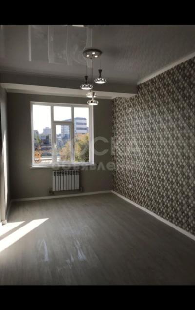 Продаю 1-комнатную квартиру, 40кв. м., этаж - 3/10, Чуй/Ауэзова.