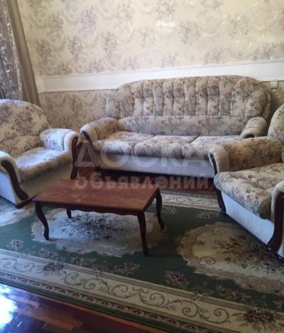 Продаю диван и 2 кресла в комплекте в отличном состоянии. Дёшево!!!