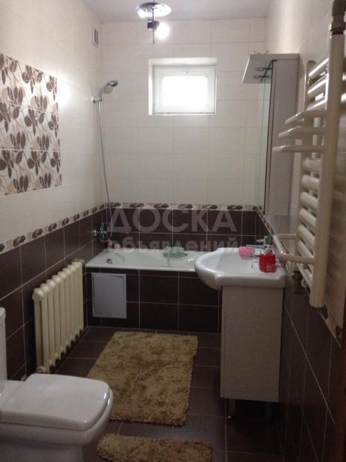 Продаю дом, 8-ком., 330кв. м., этаж-3, 4-сот., стена кирпич, Бишкек,