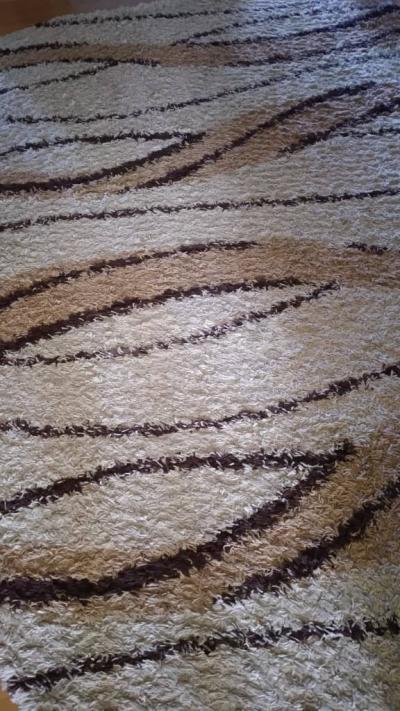 Продаю турецкий ковер с густым ворсом (травка) 2*3, овальной формы, срочная цена 3500 сом