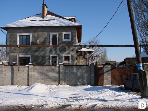 Продаю дом 10-ком., 330кв. м., этаж-3, 15-сот., стена кирпич, село Ленинское .