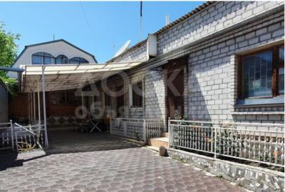 Продаю дом 4-ком. 250 м2кв. м., этаж-2, 9-сот., стена кирпич, с. Чон Арык.