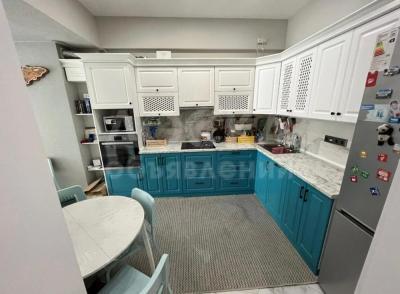 Продаю 2-комнатную квартиру, 68кв. м., этаж - 4/5, аламедин-1.