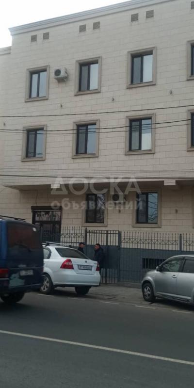 Продаю офисное помещение 800кв. м.,  ул. Матросова перес. Джантошева.