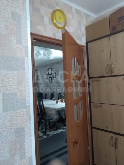 Продаю дом 3-комнатную 100кв. м., этаж-1, 8-сот., стена кирпич, АК орго.