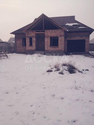 Продаю дом 5-комнатную 120кв. м., этаж-1, 5-сот., стена кирпич, улица АК-Доолот 757.