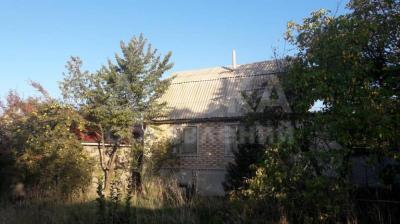 Продаю дом 4-ком. 1кв. м., этаж-1, 1-сот., стена кирпич, Бишкек.