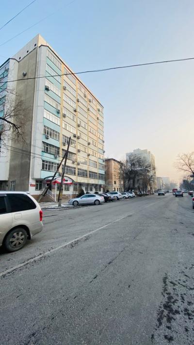 Продаю 4-комнатную квартиру, 220кв. м., этаж - 9/9, Уметалиева 99/1 .