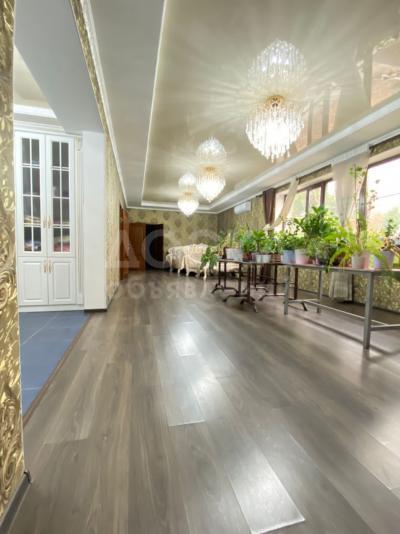 Продаю дом 5-ком. 250кв. м., этаж-1, 5-сот., стена кирпич, Алма-Атинская 82, с. Ленинское.