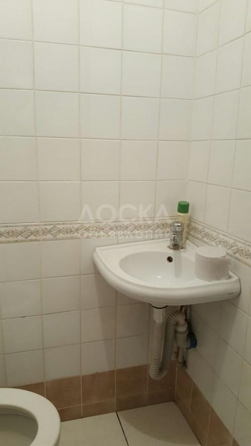 Продаю квартиру 2-ком., 60 кв м кв. м., этаж - 5/5, 10 микр по Камской.