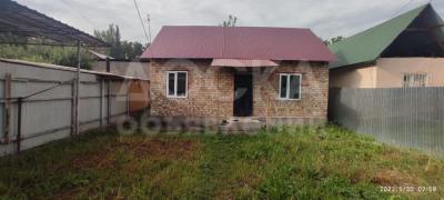 Продаю дом 3-ком. 40кв. м., этаж-1, 2.17-сот., стена кирпич, Карагачевая 6а.