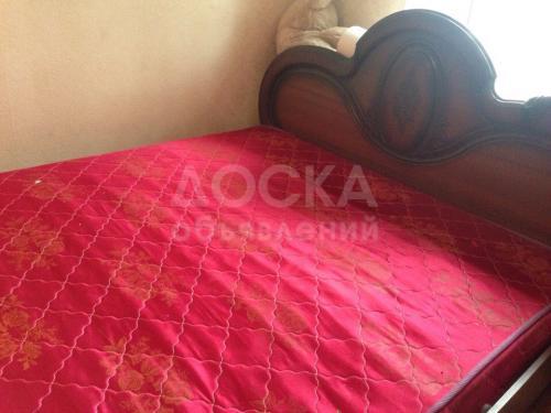 Продаю двуспальную кровать