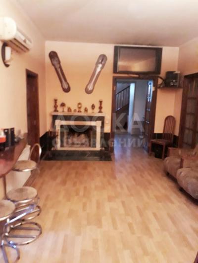 Продаю дом 6-ком., 196кв. м., этаж-2, 6-сот., стена другое, Карла Маркса.