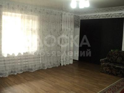 Продаю дом 5-комнатную 120кв. м., этаж-1, 5,6-сот., стена кирпич, Рабочий городок.