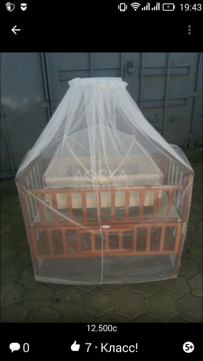 Деревянная кроватка-манеж