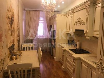 Продаю 3-комнатную квартиру, 135кв. м., этаж - 8/10, 7 микрорайон.