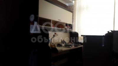 Продаю трансформер стол в кровать а сверху шкафчик с полочками