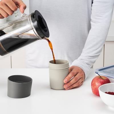 Эта кружка — отличное решение, чтобы взять кофе с собой и не использовать одноразовые пластиковые стаканчики.