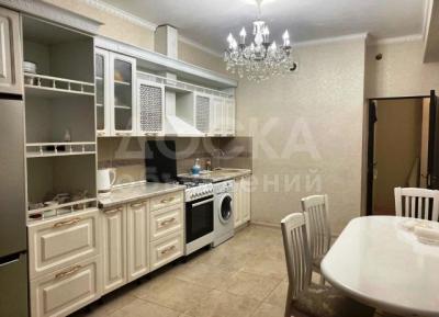 Продаю 1-комнатную квартиру, 61.7кв. м., этаж - 2/10, Ахунбаева Чапева.