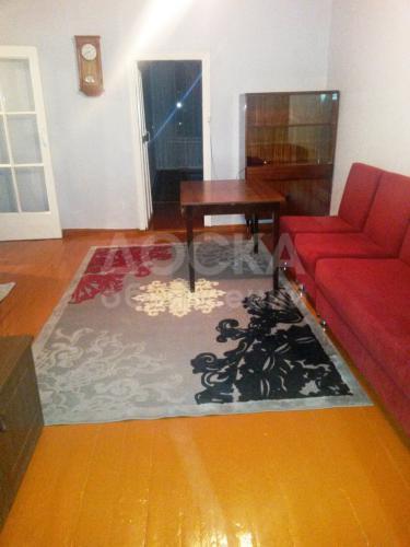 Продаю 2-к. кв., кирп., 3/3, неугл., меблир., с рем., в районе кинотеатра "Манас" $56 тыс.