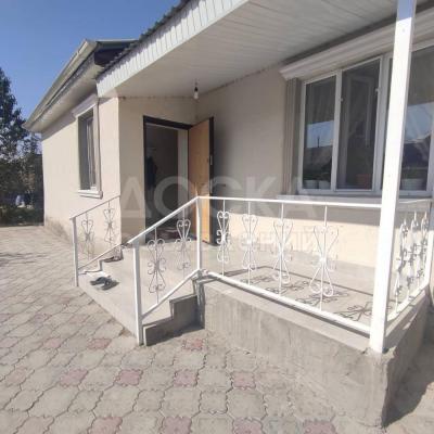 Продаю дом 3-ком. 130кв. м., этаж-1, 4-сот., стена саман, ж/м Арчабешик ул.Бердибаева/Чортекова.