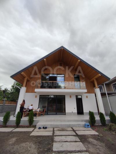 Продаю дом 8-ком. 280кв. м., этаж-2, 7-сот., стена кирпич, c.Чон-Арык.