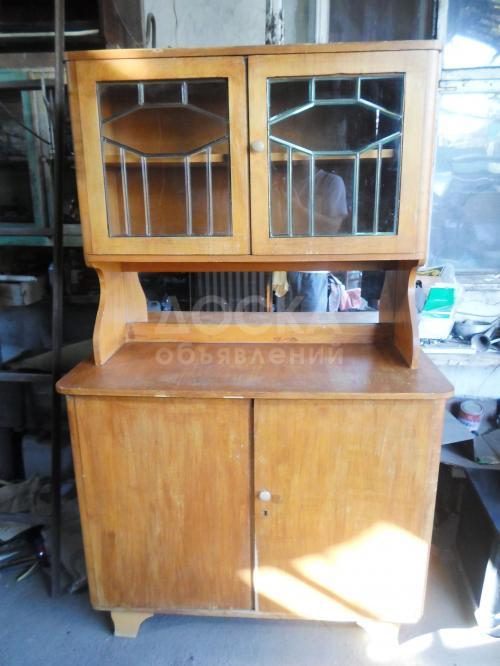 Продам кухонный шкаф, тумбочки, газовую плиту.
